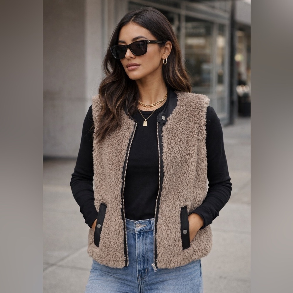 Armani Exchange Vest Women XS Sherpa Fleece Jacket Tan Faux Fur Reversible B26
